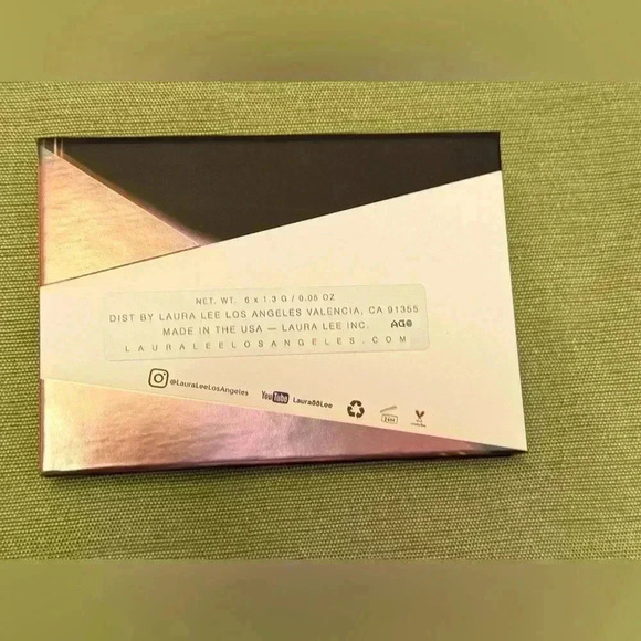 Eyeshadow - Picture 3 of 3